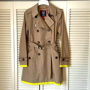 Vince Camuto double breasted trench coat Sz M belt yellow trim lined